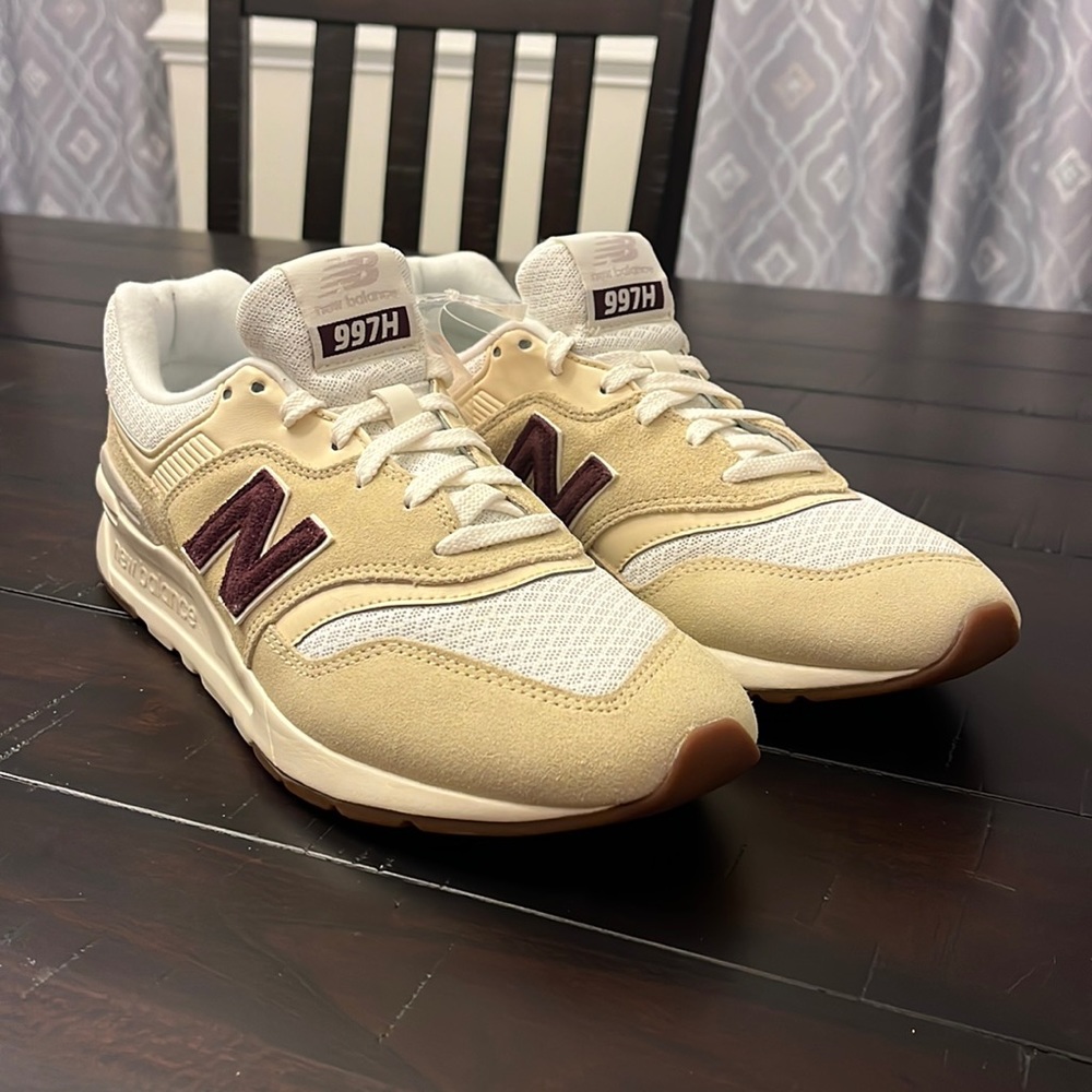 New Balance 997H Classics Shoes Sneakers CW997HRM 997 Womens Size 9.5 / Mens 8